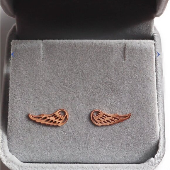 18k Gold Angel Wing Earrings - Picture 2 of 3